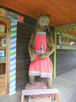 Am Wodka-Museum in Mandrogy