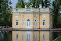 Gebäude im Park des Katharinenpalastes