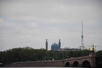 Moschee von St. Petersburg mit nebenstehenden Fernsehturm