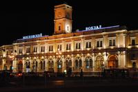 Bahnhof von St. Petersburg bei Nacht