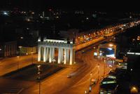 Moskauer Prospekt bei Nacht