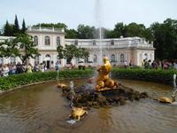 PeterhofBerühmt für die Fontainen