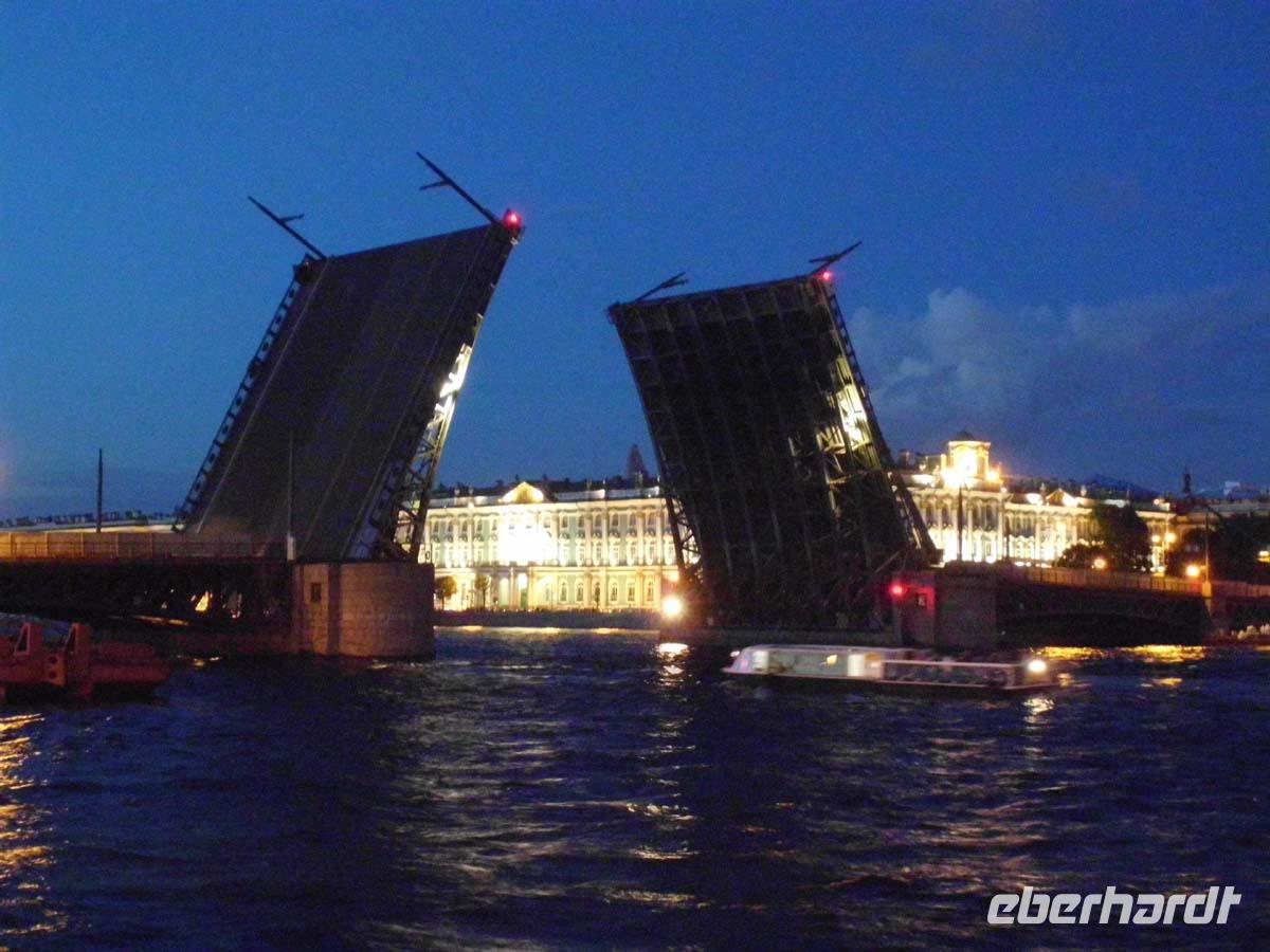 Öffnung der Palastbrücke