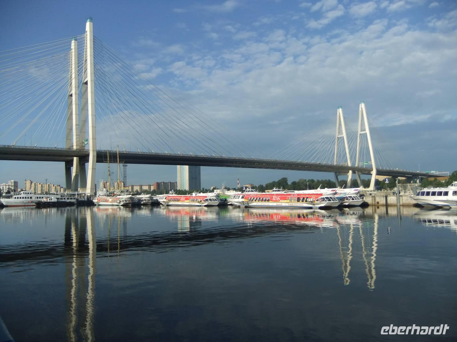 Im Flusshafen St. Petersburg