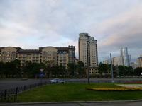 Blick vom Hotel aus nach Süden. Es wechselten teils ansehnliche Gebäude...