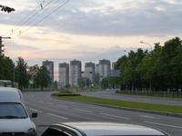 ... mit den typischen, breiten russischen Straßen...