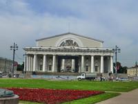 Ebenfalls auf der Landspitze der Wassiljewski-Insel: Die alte St. Petersburger Börse.