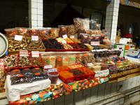 Wir besuchten einen typischen russischen Bauernmarkt. Hier eine Auswahl getrockneter Früchte.