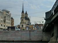 Die St.-Simeon-und-Anna-Kirche an der Belinskogo-Brücke