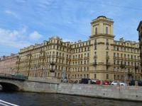 Häuserreihen am Fontanka-Kanal.