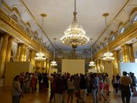 Man kann sich vorstellen, dass die Vase sehr gut zum Dekor des großen Wappensaals passte.