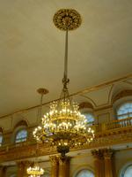 Ein solcher Kronleuchter über dem Esstisch...