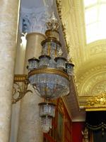 Auch Kronleuchter aus Kristall waren zahlreich vertreten.