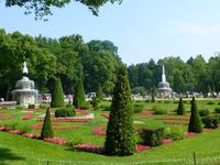 Besonders schön am Peterhof sind natürlich seine ausladenden, prachtvollen Gärten.