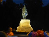 Der eherne Reiter am Dekabristenplatz in Nachtbeleuchtung.