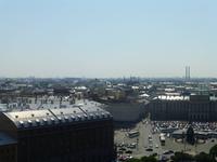 Blick vom Säulengang der Isaaks-Kathedrale. Rechts unten der Isaaksplatz, links das Hotel Astoria.