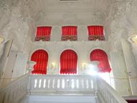 Komplett in weiß mit vereinzelten Farbtupfern präsentierte sich uns das 