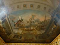 Perspektivisch meisterhaft wurde hier die Decke künstlich durch diese Malerei erhöht.