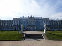 Selbstverständlich ist auch der ausladende Park mehr als nur einen kurzen Besuch wert.