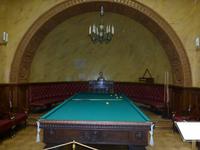 Das Billardzimmer. Durch die spezielle Bauweise des Raumes, konnte der Fürst vom Nebenraum hören, wenn sich die Gäste über ihn unterhielten.