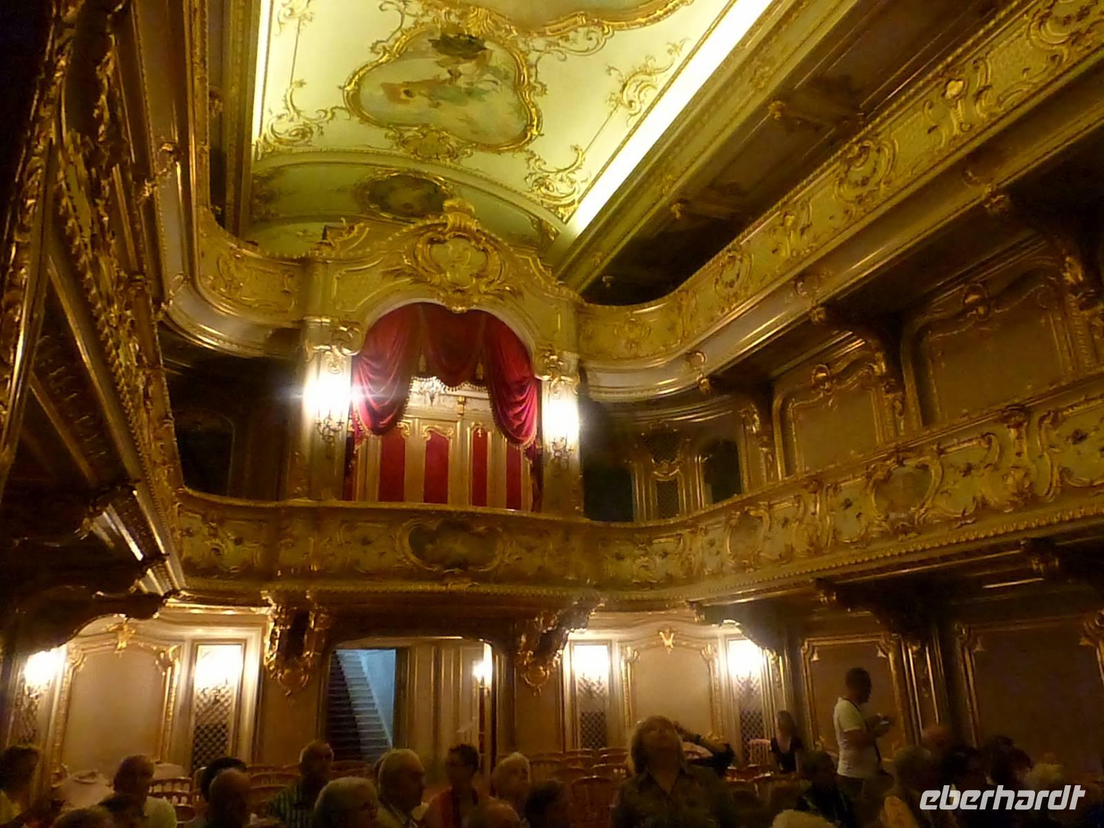 Was trotz des relativ kleinen Raums durchaus eine Zeit dauerte. Bei diesem Anblick können Sie sich vorstellen, wieso.