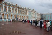 Warteschlage vor dem Katharina Palast