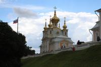 Peterhof mit der Russischen Flagge