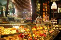 Im Feinkostladen Jelissejew (früher Gastronom Nr. 1)