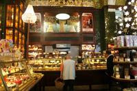 Im Feinkostladen Jelissejew (früher Gastronom Nr. 1)