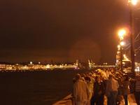 Blickauf die geöffnete Leutnant-Schmidt-Brücke 