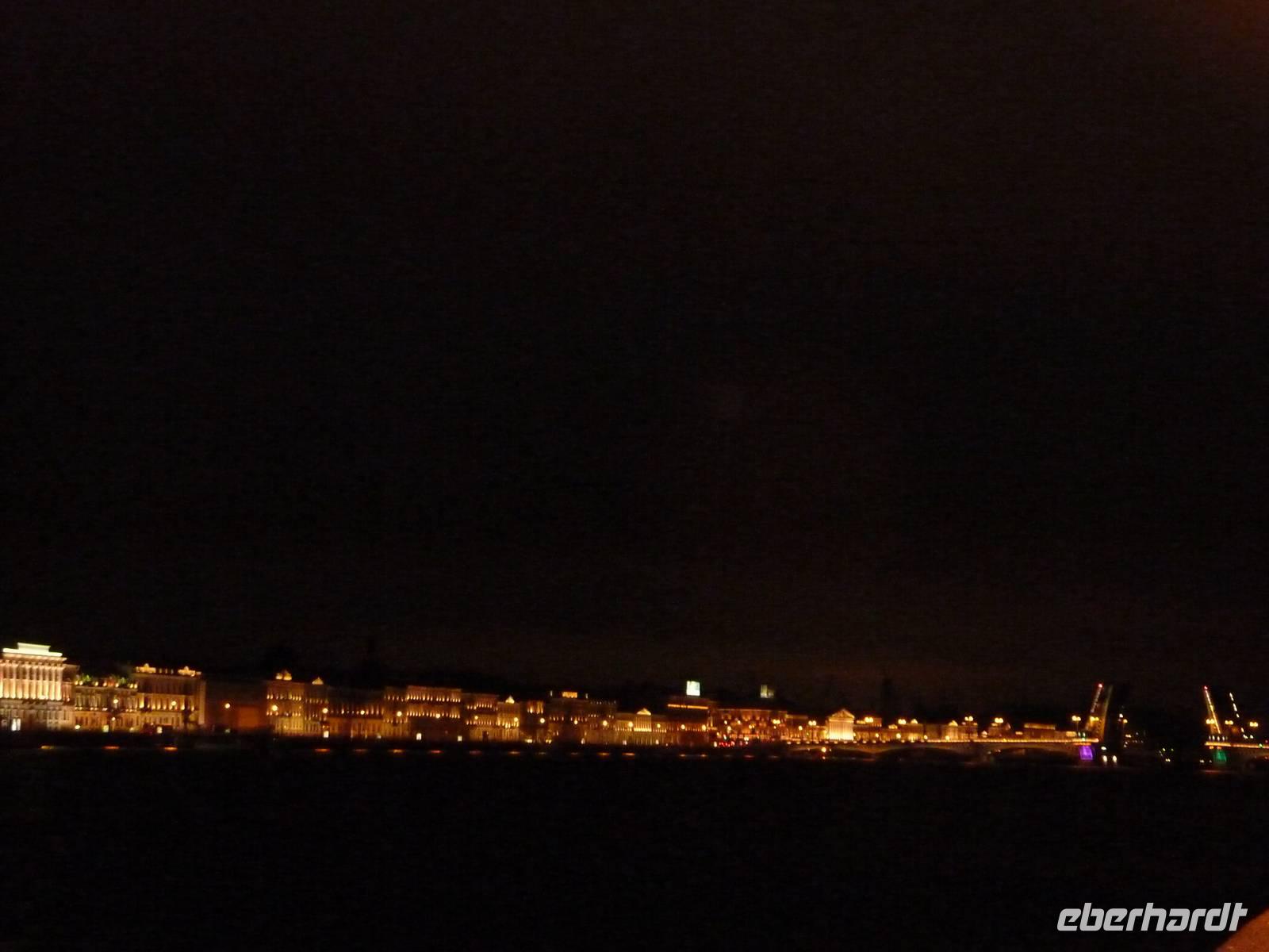 St. Petersburg bei Nacht