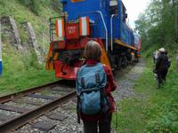 Russland, Baikalsee, Polovinnia, der Touristenzug kommt