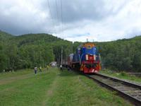 Russland, Baikalsee, Touristenzug in Polovinnia