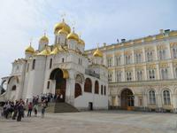 Kathedralenplatz mit Großem Kremlpalast im Moskauer Kreml