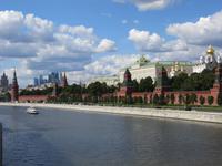 Moskauer Kreml und City von einer Moskwabrücke