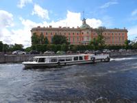 Fahrt auf einen der 68 Flüsse und Kanäle in St. Petersburg