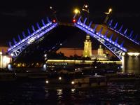 Lichterfahrt durch St. Petersburg, Öffnung der Palast-Brücke