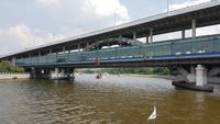Moskau, Ausflugsschiff an der Luznetzky Brücke