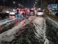 Gewitter in Jeddah mit überschwemmten Straßen