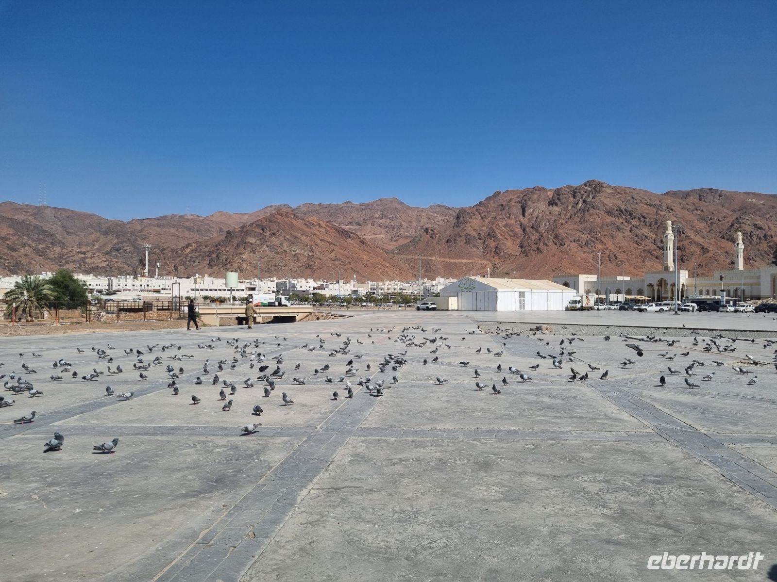 Medina - Vorplatz der Moschee Shuhada Uhud am Berg Uhud 