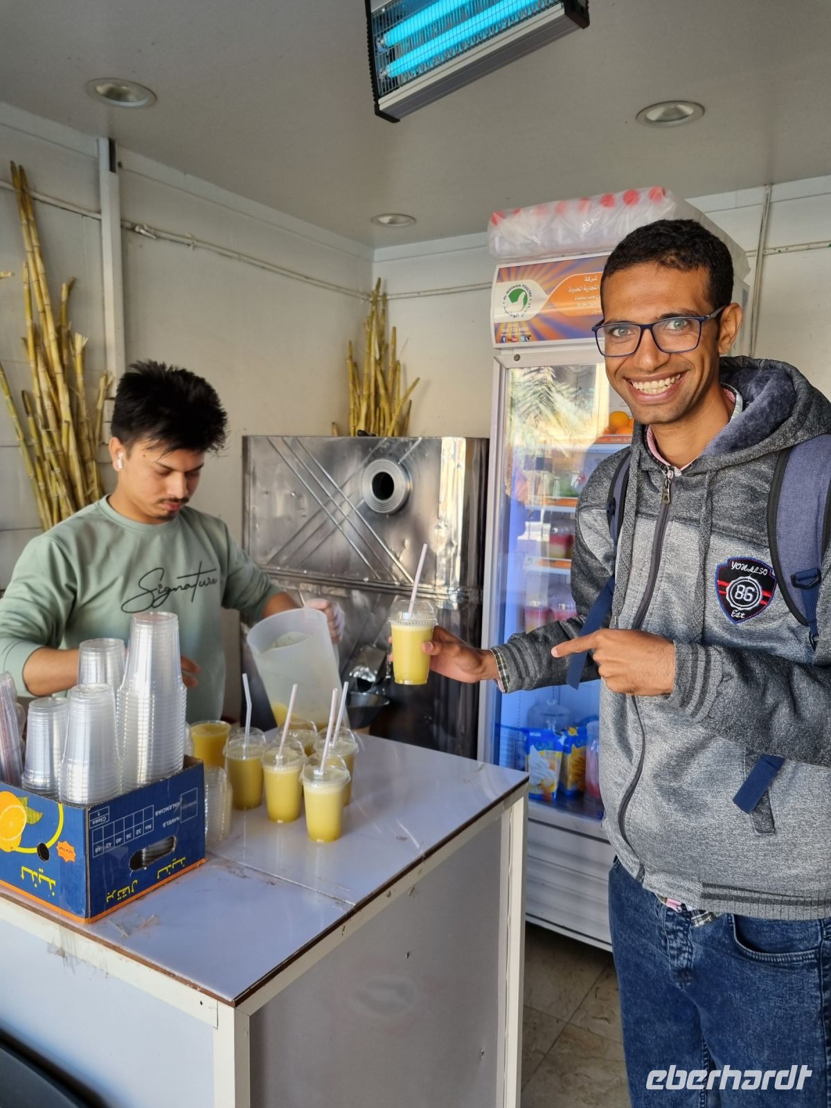 Riad - Zubereitung von Zuckerrohrsaft mit Zitrone