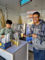 Riad - Zubereitung von Zuckerrohrsaft mit Zitrone