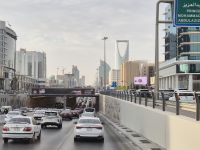 Fahrt zum Kingdom Tower