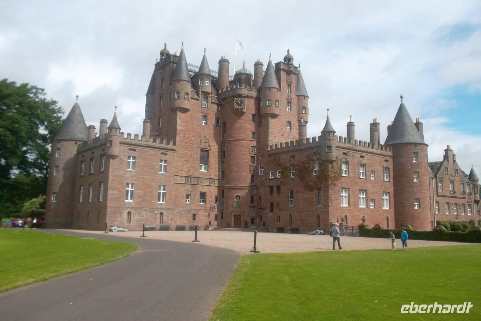 Glamis Castle gehört zu den malerischsten Burgen in Schottland