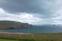 Und andere Felsen wirken wie versteinerte Segel