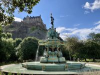 10. Reisetag – Edinburgh mit Stadtrundfahrt, Castle und Tattoo – Ross Fountain und Edinburgh Castle