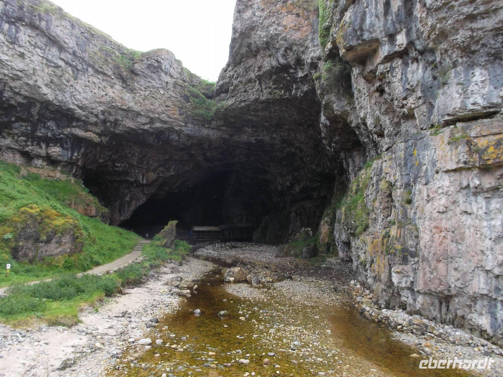 Eingang zur Höhle Smoo Cave bei Durness
