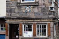 Liebe Gott über alles und deinen Nachbarn - Interpretation offen. John Knox' Haus 