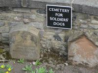 Friedhof im Edinburgh Castle  für verdiente Soldatenhunde au