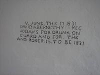 Inschrift im alten Gefängnis von Fort George